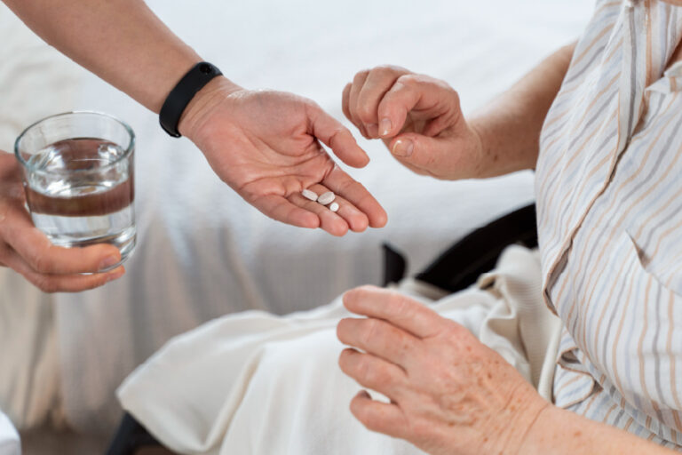 Cuidador de adultos mayores: funciones y responsabilidades