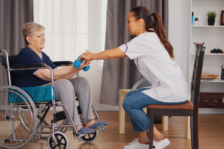 Enfermera a domicilio para pacientes con movilidad reducida
