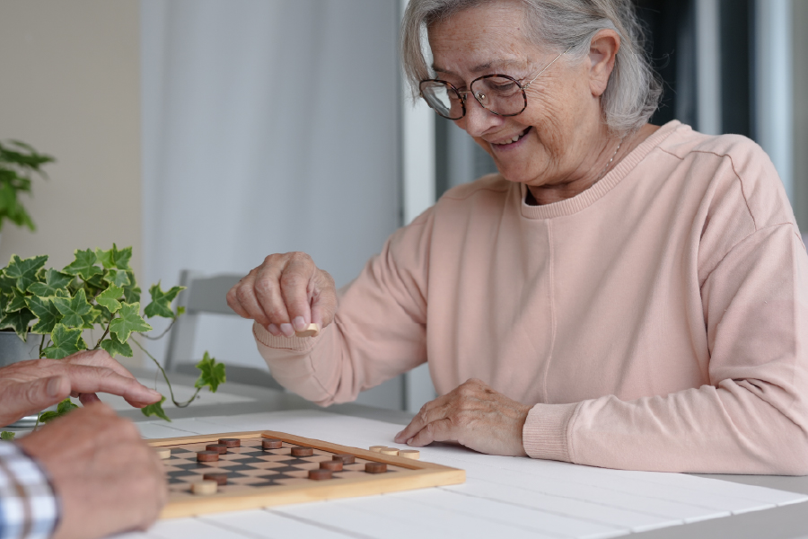 Cómo mantener la dignidad y autonomía en adultos mayores